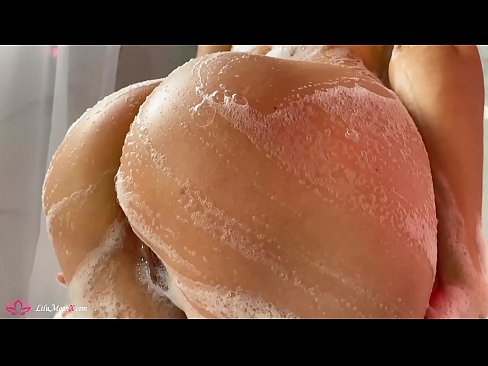 ❤️ Zeshkania masturbon pidhin me vibrator deri në orgazmë intensive në dush ❤️ Porno në sq.pornokey.ru
